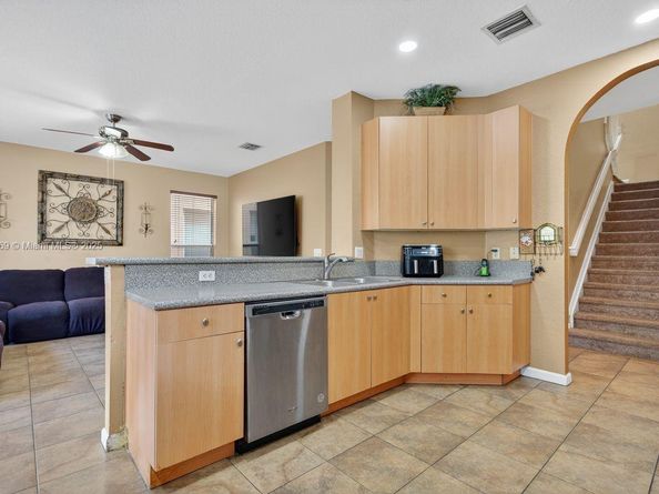 2215 Portofino Ave, Homestead FL 33033