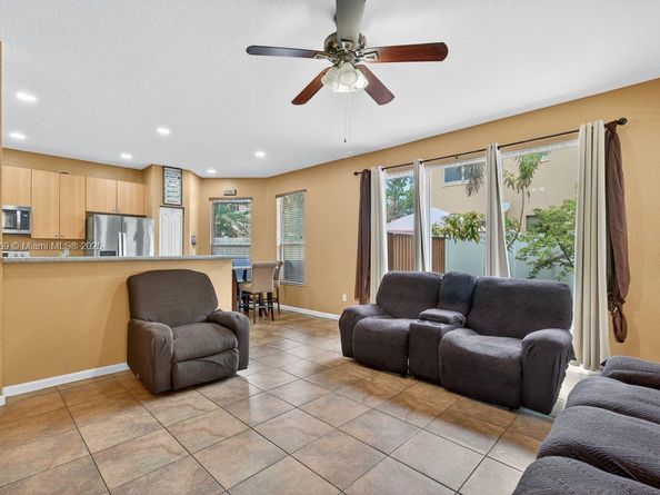 2215 Portofino Ave, Homestead FL 33033