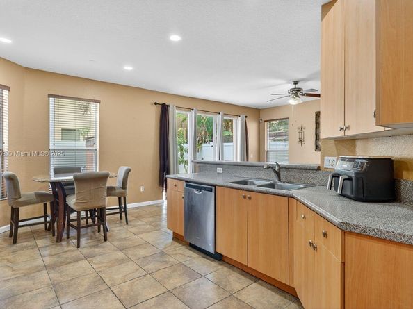 2215 Portofino Ave, Homestead FL 33033
