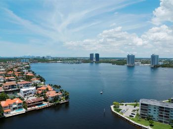 1000 W Island Blvd