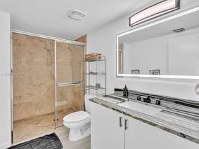 41 SE 5th St 1717, Miami FL 33131