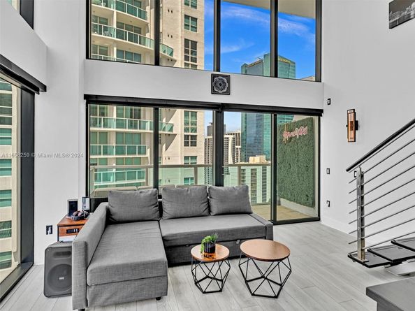 41 SE 5th St 1717, Miami FL 33131