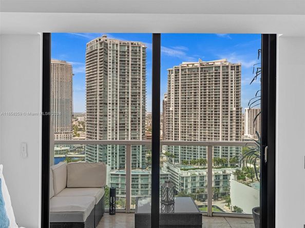 41 SE 5th St 1717, Miami FL 33131