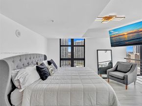 41 SE 5th St 1717, Miami FL 33131