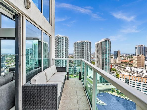 41 SE 5th St 1717, Miami FL 33131