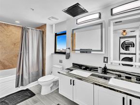 41 SE 5th St 1717, Miami FL 33131