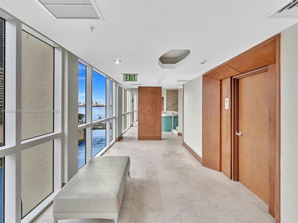 41 SE 5th St 1717, Miami FL 33131
