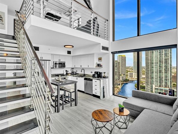 41 SE 5th St 1717, Miami FL 33131