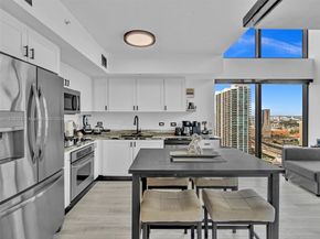 41 SE 5th St 1717, Miami FL 33131