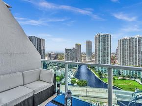 41 SE 5th St 1717, Miami FL 33131