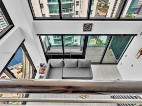 41 SE 5th St 1717, Miami FL 33131