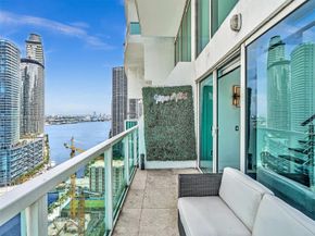 41 SE 5th St 1717, Miami FL 33131