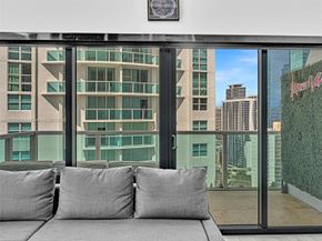 41 SE 5th St 1717, Miami FL 33131