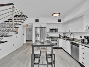 41 SE 5th St 1717, Miami FL 33131