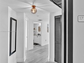 41 SE 5th St 1717, Miami FL 33131