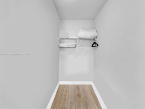 41 SE 5th St 1717, Miami FL 33131