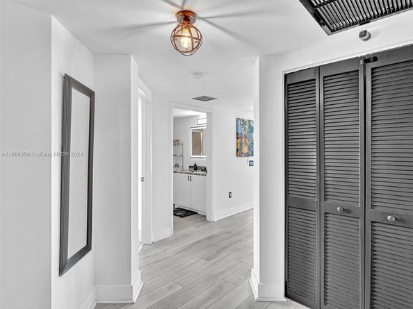 41 SE 5th St 1717, Miami FL 33131