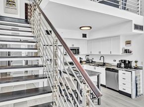 41 SE 5th St 1717, Miami FL 33131