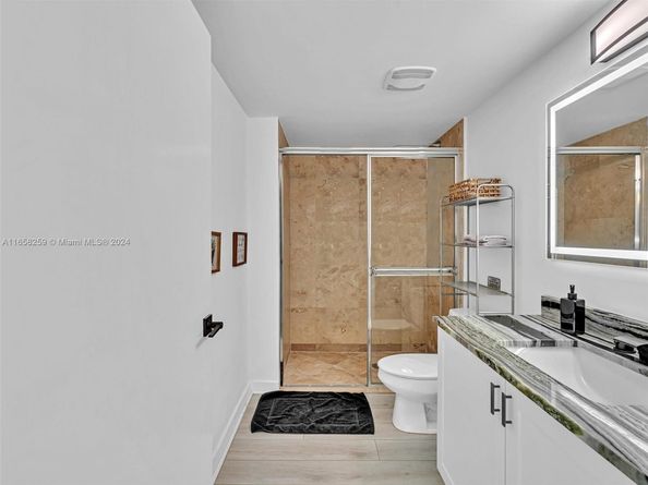 41 SE 5th St 1717, Miami FL 33131