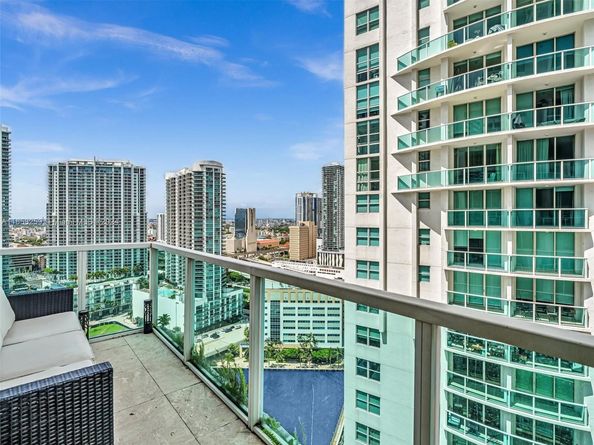 41 SE 5th St 1717, Miami FL 33131