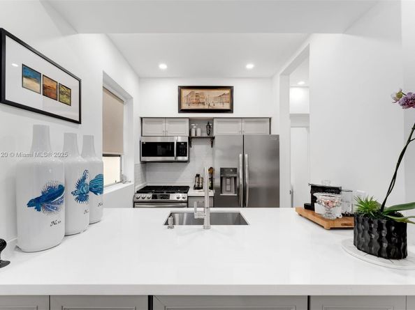 4720 Pine Tree Drive 2, Miami Beach FL 33140