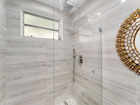 4720 Pine Tree Drive 2, Miami Beach FL 33140