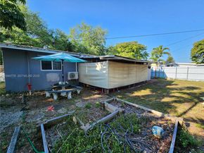 6721 Garfield St, Hollywood FL 33024