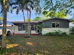 6721 Garfield St, Hollywood FL 33024