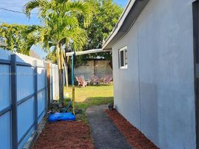 6721 Garfield St, Hollywood FL 33024