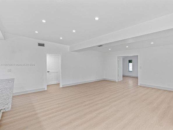 19461 NE 22nd Rd, North Miami Beach FL 33179