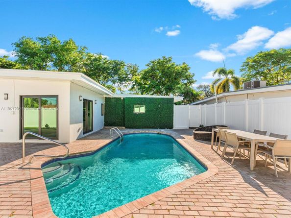 19461 NE 22nd Rd, North Miami Beach FL 33179