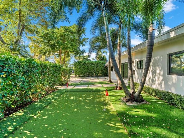 19461 NE 22nd Rd, North Miami Beach FL 33179