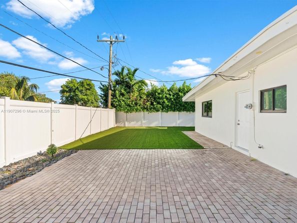 19461 NE 22nd Rd, North Miami Beach FL 33179