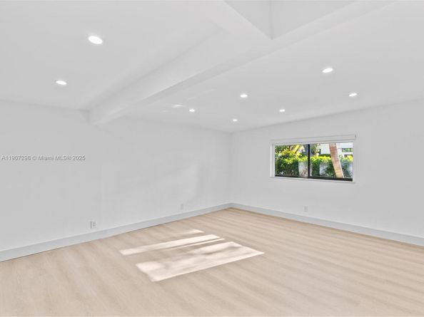 19461 NE 22nd Rd, North Miami Beach FL 33179