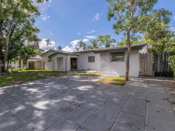 840 NE 182nd Ter, North Miami Beach FL 33162