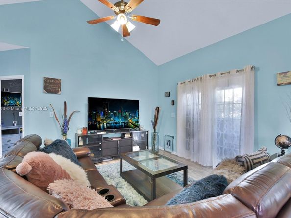 1419 Avon Ln 216, North Lauderdale FL 33068