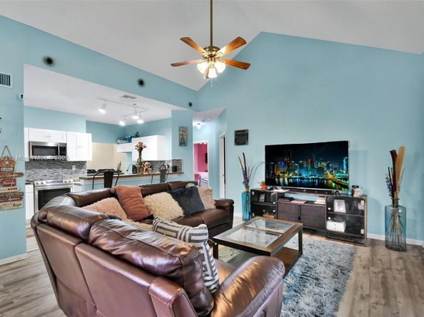 1419 Avon Ln 216, North Lauderdale FL 33068