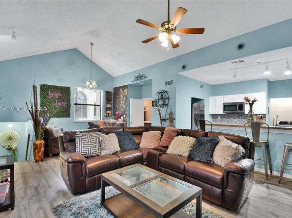 1419 Avon Ln 216, North Lauderdale FL 33068