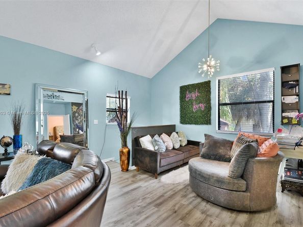 1419 Avon Ln 216, North Lauderdale FL 33068