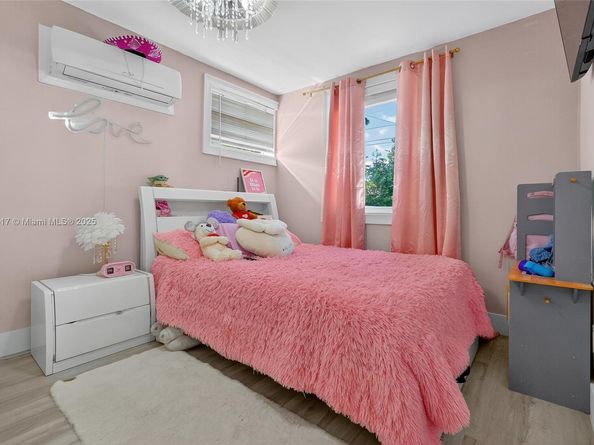 155 NW 124th St, North Miami FL 33168