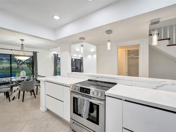 2305 Saint Andrews Rd 129, Hollywood FL 33021