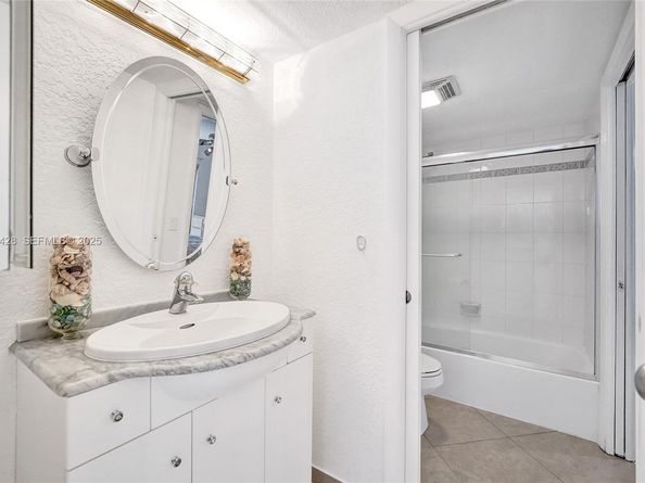 2305 Saint Andrews Rd 129, Hollywood FL 33021