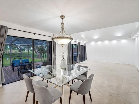 2305 Saint Andrews Rd 129, Hollywood FL 33021