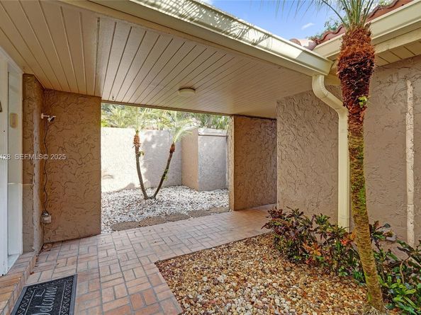 2305 Saint Andrews Rd 129, Hollywood FL 33021