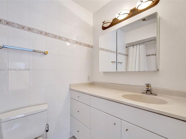 2305 Saint Andrews Rd 129, Hollywood FL 33021