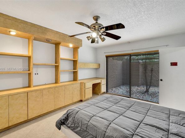 2305 Saint Andrews Rd 129, Hollywood FL 33021