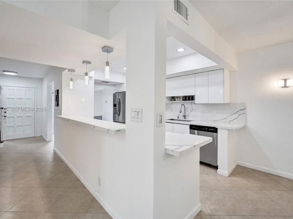 2305 Saint Andrews Rd 129, Hollywood FL 33021