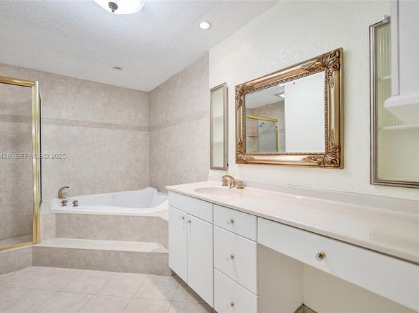 2305 Saint Andrews Rd 129, Hollywood FL 33021