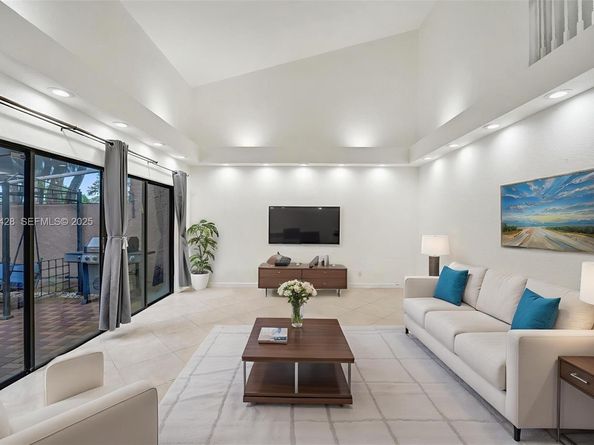 2305 Saint Andrews Rd 129, Hollywood FL 33021