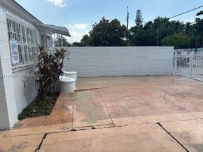 34 NW 69th St, Miami FL 33150